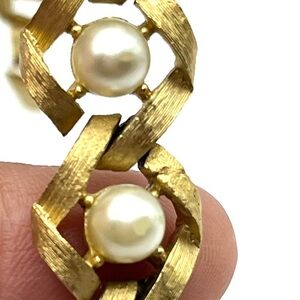 Vintage Crown Trifari Looped Pearls Brushed Gold Tone Bracelet 7 in